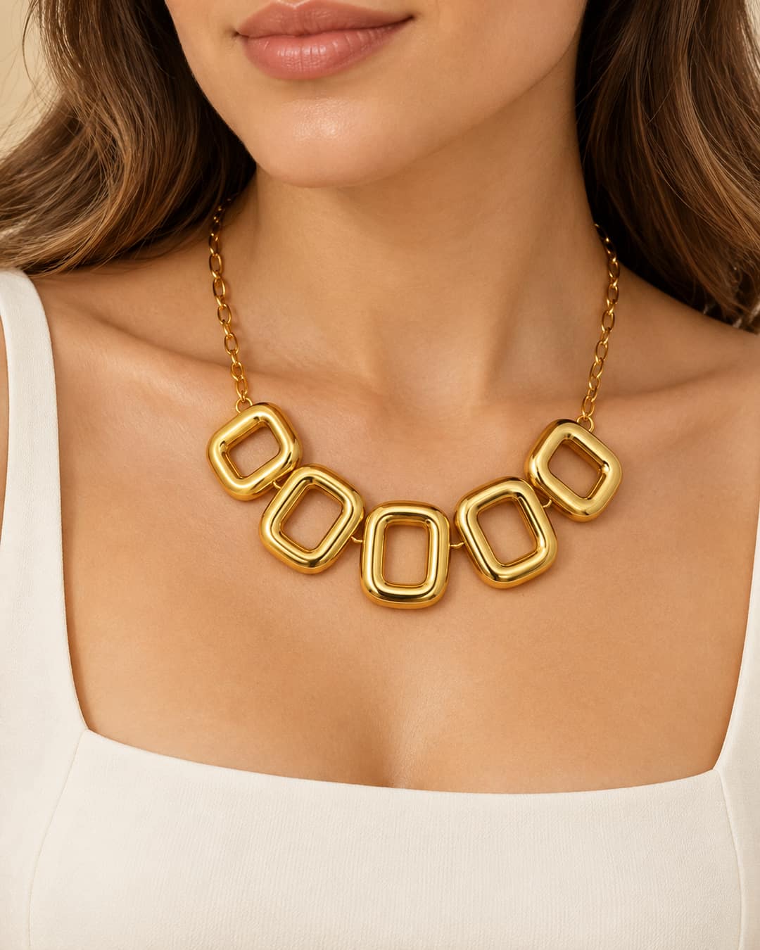 Collar cuadros con modelo