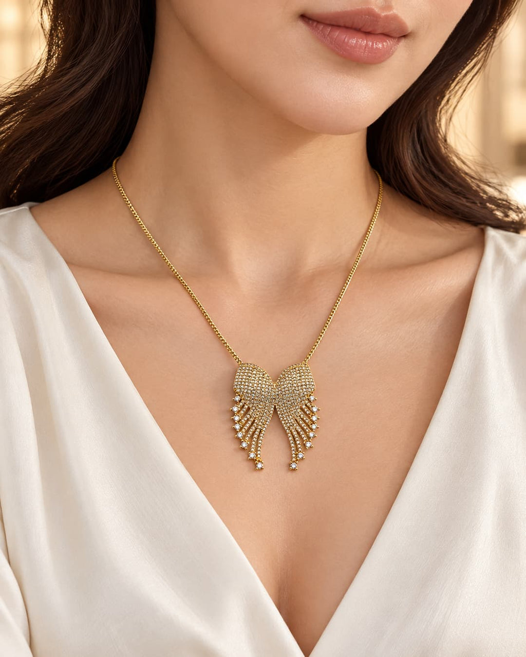 Collar alas · Con modelo