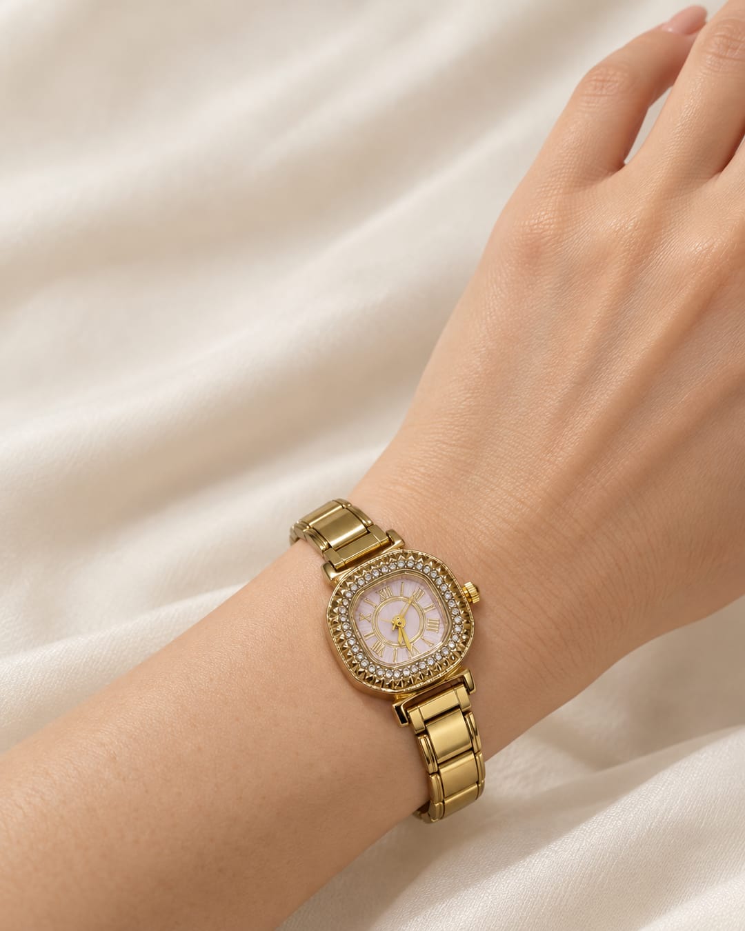 Reloj prisila, colocado en una modelo