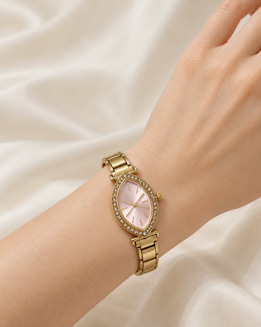 Reloj eva, colocado en una modelo
