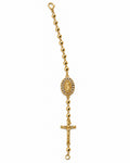 Pulsera virgen con medalla ovalada y crucifijo, fotografía frontal generada sobre fondo blanco