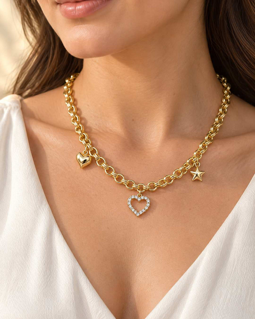 Collar dijes corazón globo — en modelo